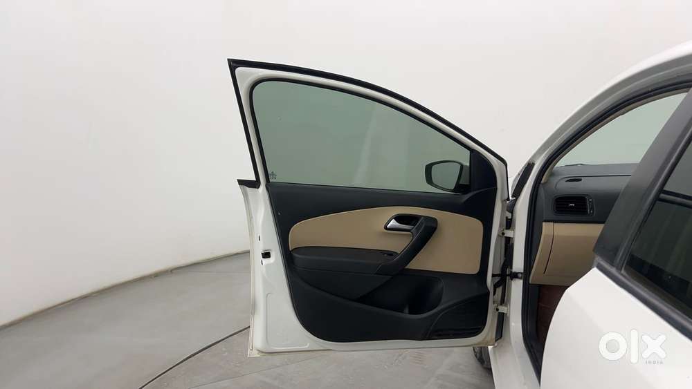 Volkswagen Polo Petrol Highline 1.2l, 2016, Petrol