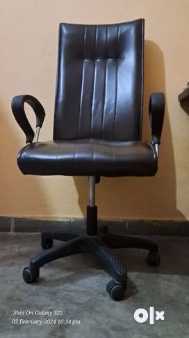 Olx office best sale chair near me