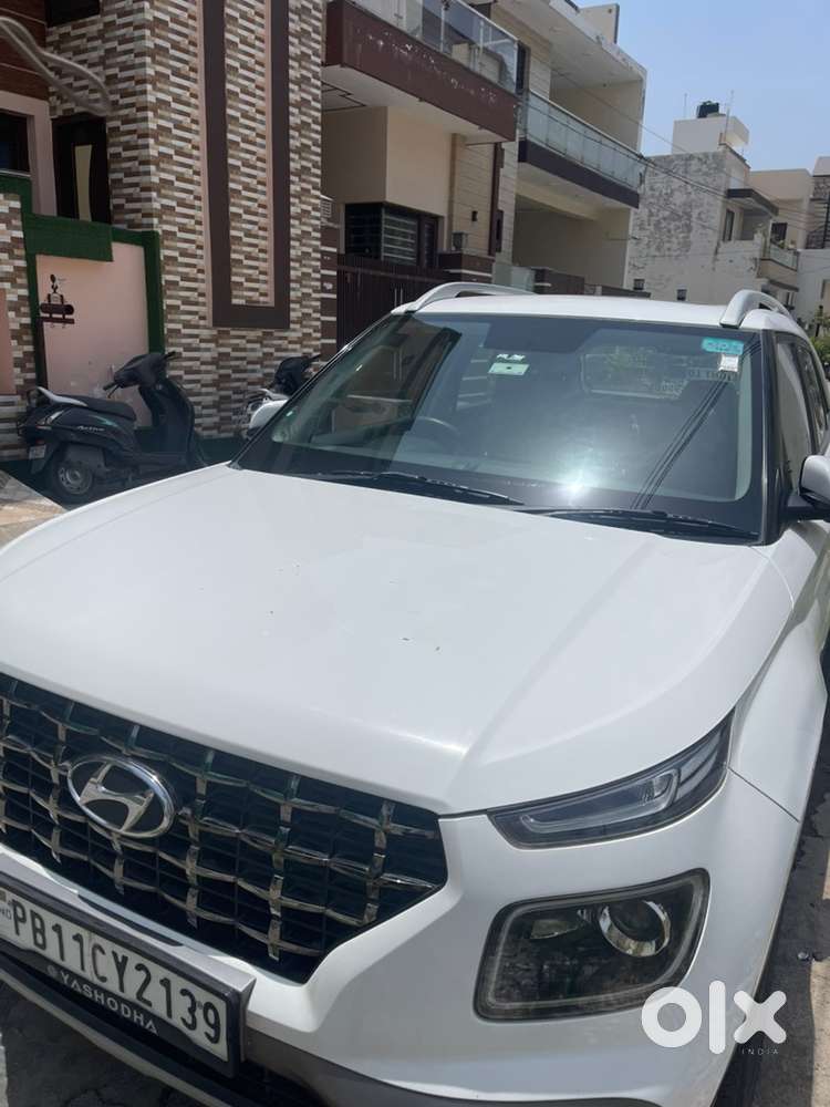 Hyundai Venue 2021 Petrol Well Maintained
