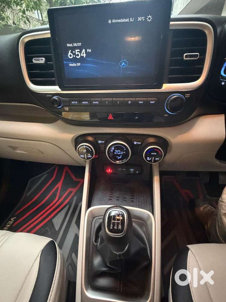 Hyundai Venue 2024 Manual