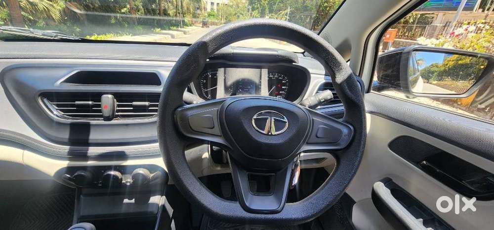 Tata Altroz 1.2 Xe, 2023, Petrol