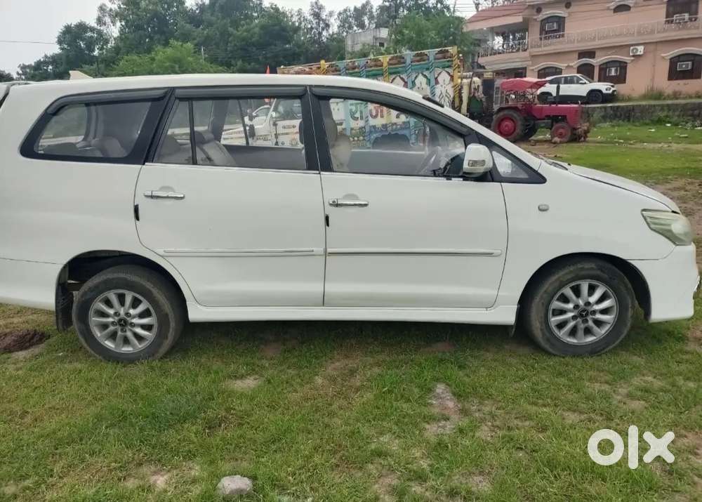 Toyota Innova 2015