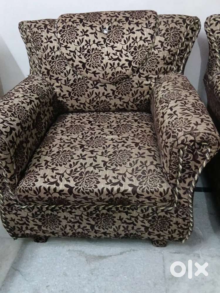 5 searte sofa set good condition rs 6500