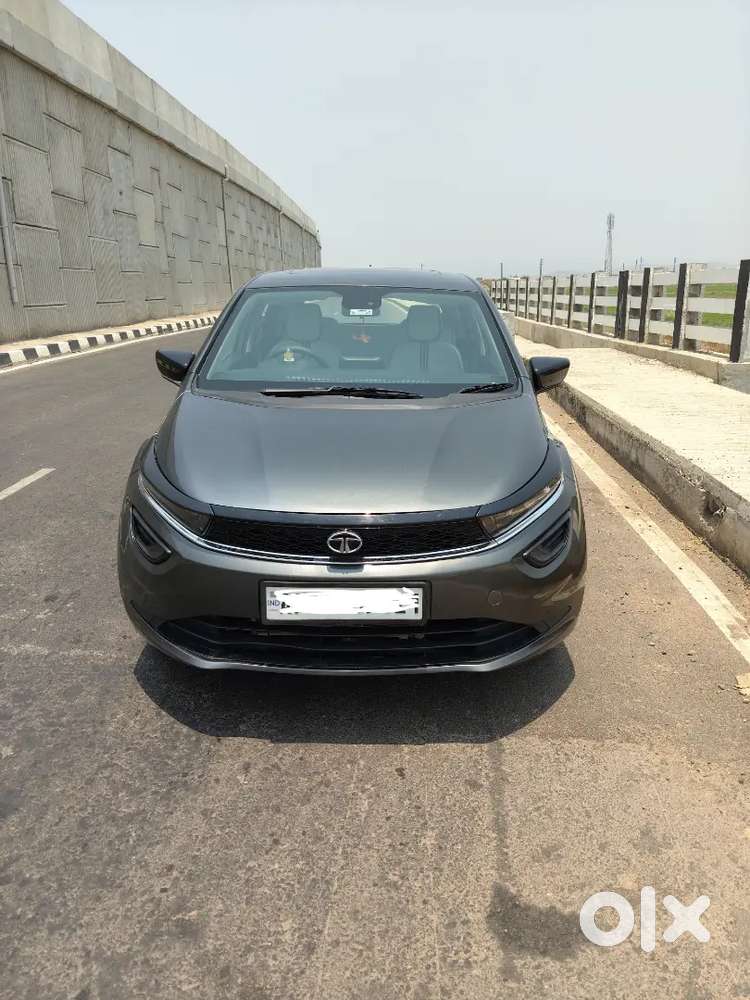 Tata Altroz Sunroof Available
