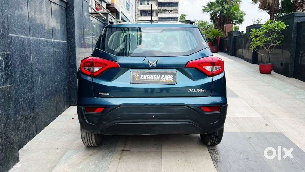 Mahindra Xuv300 1.2 W6 Amt Petrol, 2023, Petrol