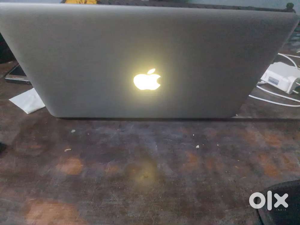 Apple MacBook pro   achi condition mein hai