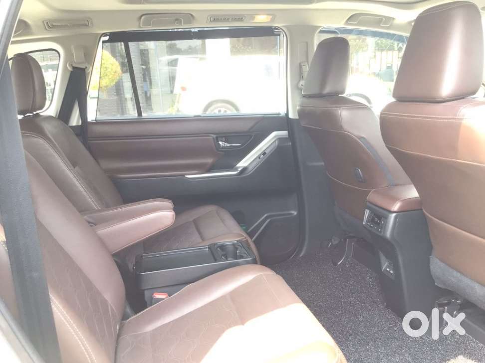 Toyota Innova Hycross 2.0 Zx Hybrid 7 Str, 2023, Petrol