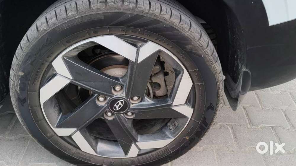 2022 Hyundai Alcazar Platinum(o) Bucket Seats  Self Driven  Like New