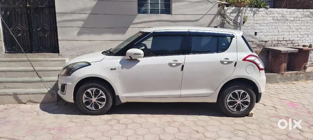 Maruti Suzuki Swift 2015 Diesel Well Maintained, 4 Tyre New ,