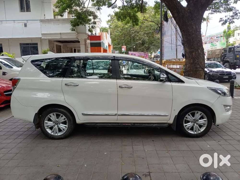 Toyota Innova Crysta 2.8 Zx At 7 Seater, 2017, Diesel