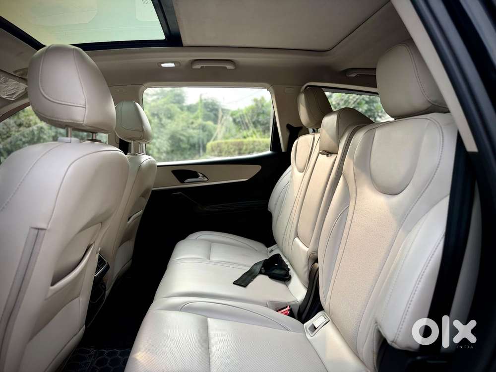 Mahindra Xuv700 2.0 Ax 7 Petrol At Luxury Pack Str, 2022, Petrol
