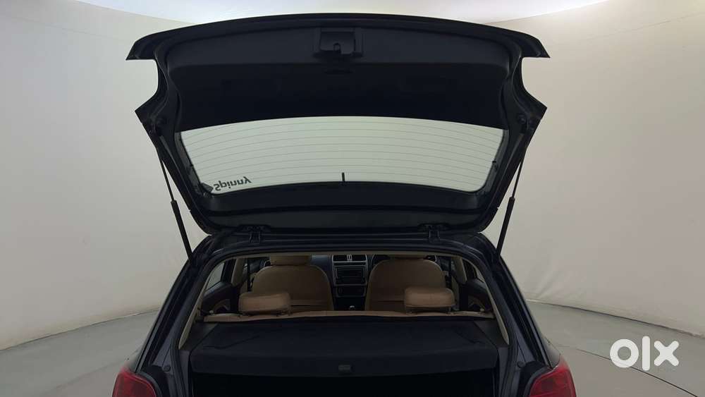 Volkswagen Polo Petrol Highline 1.2l, 2015, Petrol