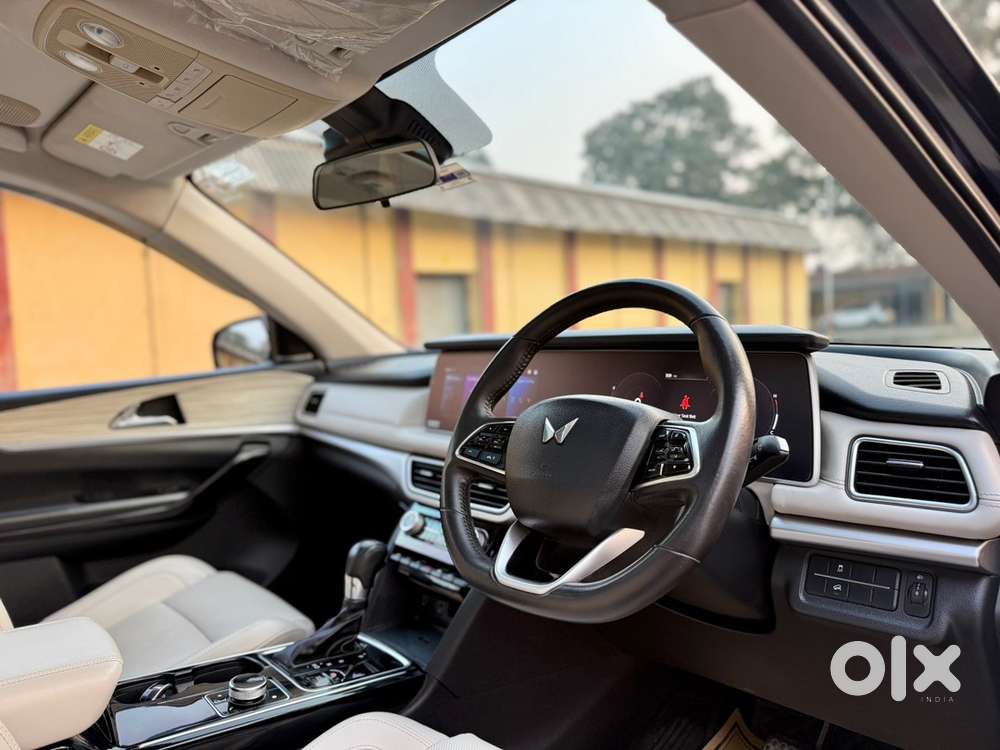 Mahindra Xuv700 2022 Petrol 79500 Km Driven