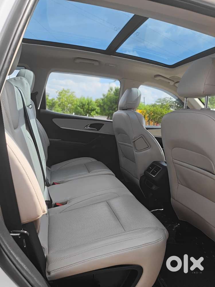 Mahindra Xuv700 2.2 Ax 7 Diesel Mt Luxury Pack Str, 2024, Diesel