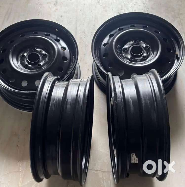 17 inch  3 Victoris Steel Rim with wheel cap