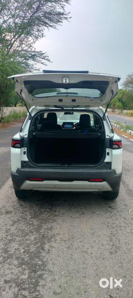 Maruti Suzuki Brezza 1.5 Zxi Smart Hybrid, 2022, Petrol