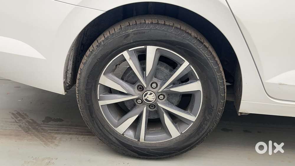 Skoda Slavia Style 1.0l Tsi At, 2022, Petrol