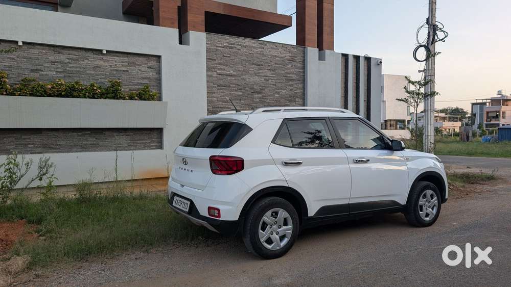 Hyundai Venue S (o) 1.2 Petrol Knight Edition, 2021, Cng & Hybrids