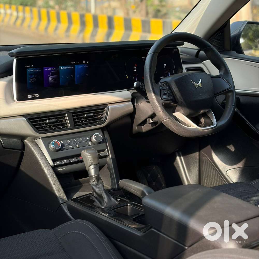 Mahindra Xuv700 2.0 Ax 5 Petrol At Str, 2023, Petrol