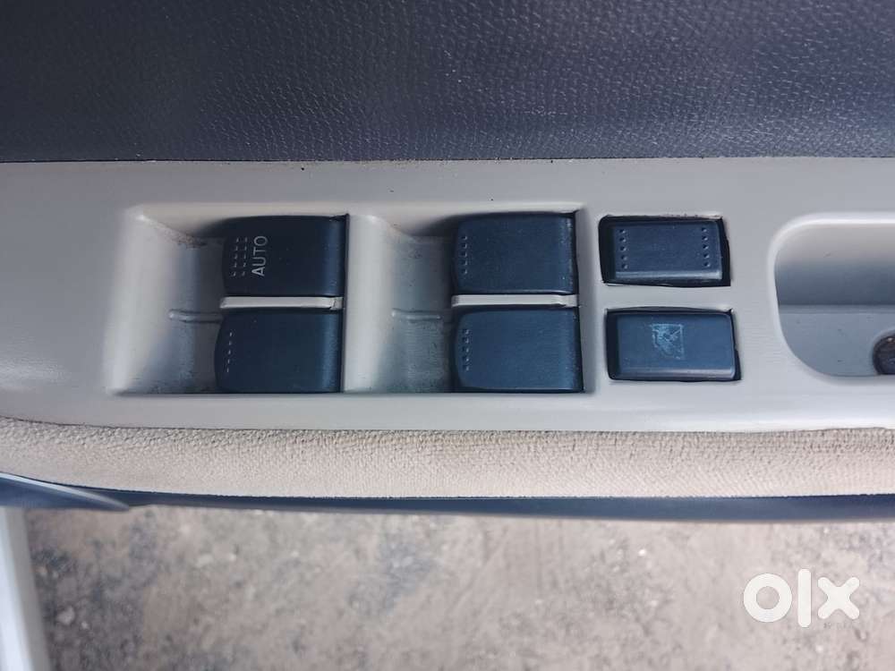 Maruti Suzuki Swift Dzire Zxi, 2011, Petrol