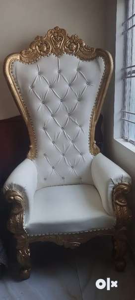 Maharaja deals chair olx