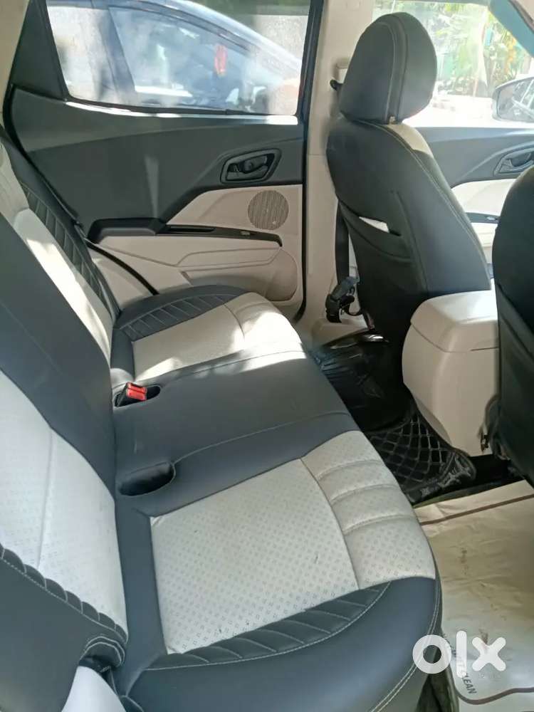 Mahindra Xuv300 1.2 W4 Petrol 2023