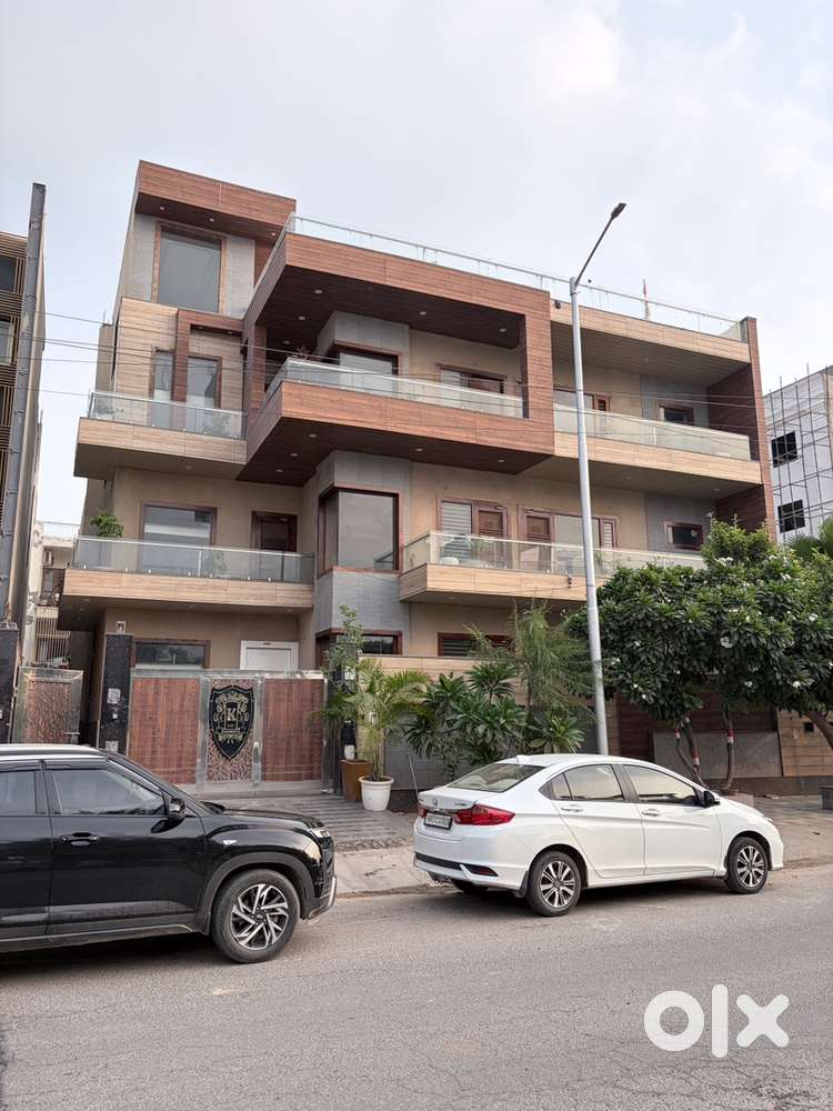 East facing villa for rent ₹80000. Sector 85 BPTP parklands