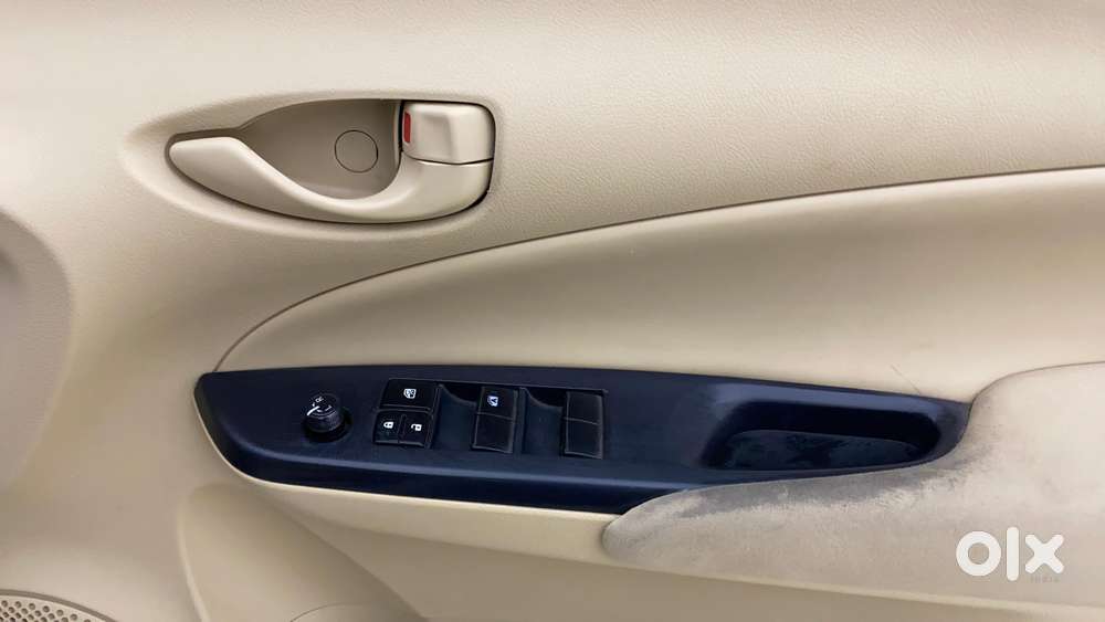 Toyota Yaris J Cvt, 2020, Petrol