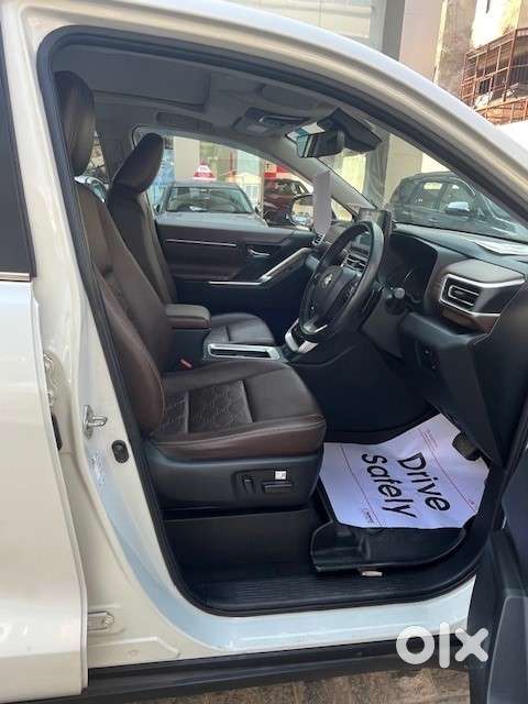 Toyota Innova Hycross 2.0 Zx (o) Hybrid 7 Str, 2023, Petrol