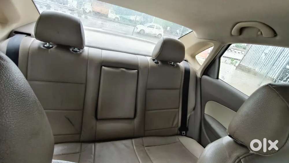 Skoda Rapid 1.6 Ambition Plus 2012 Diesel Manual