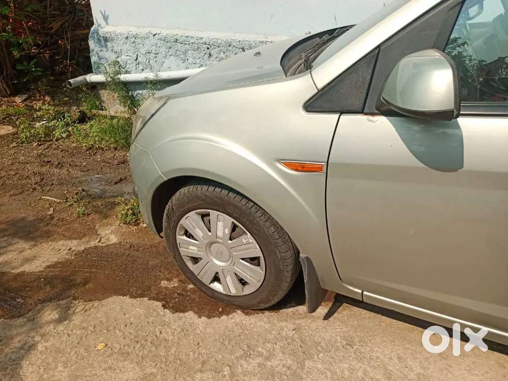 Ford Figo Trend 2012