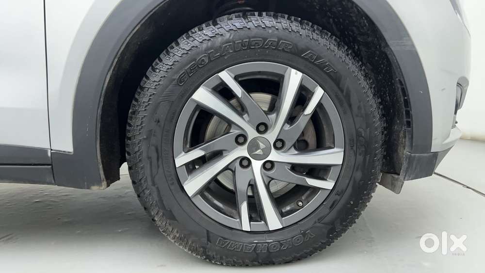 Mahindra Xuv700 2.0 Ax 5 Petrol At Str, 2022, Petrol