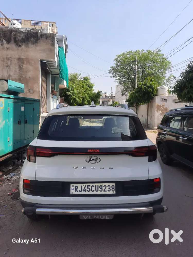 Hyundai Venue 2022 Petrol 13600 Km Driven