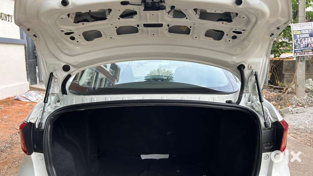 Tata Tigor Xe, 2017, Petrol