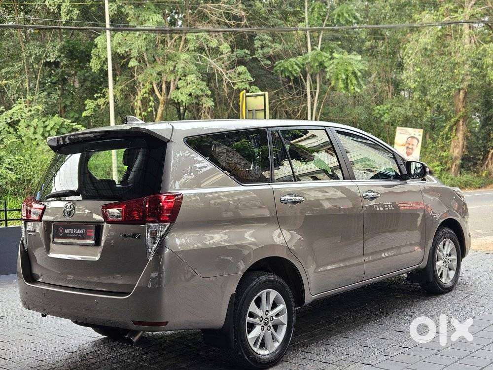 Toyota Innova Crysta 2.4 V 8 Str, 2017, Diesel