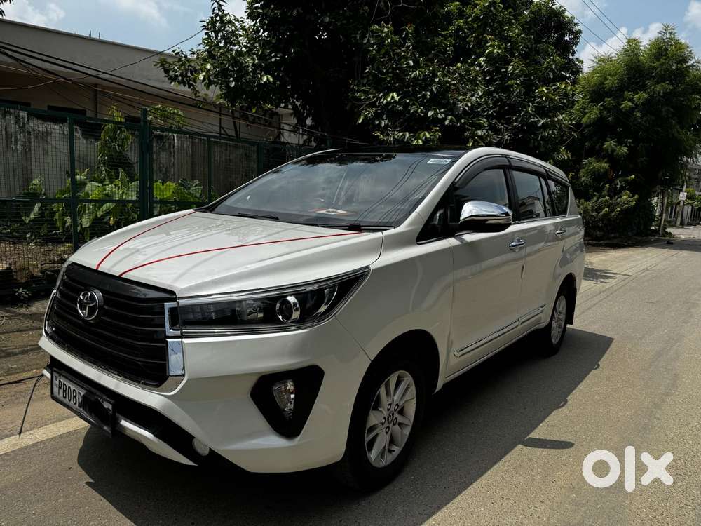 Toyota Innova Crysta 2.4 V 8 Str, 2017, Diesel