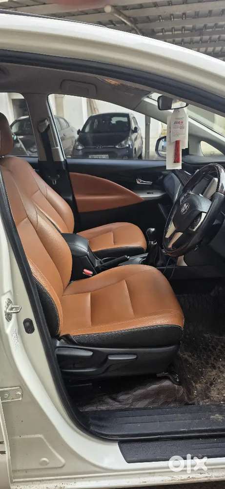 Toyota Innova Crysta 2.4 V