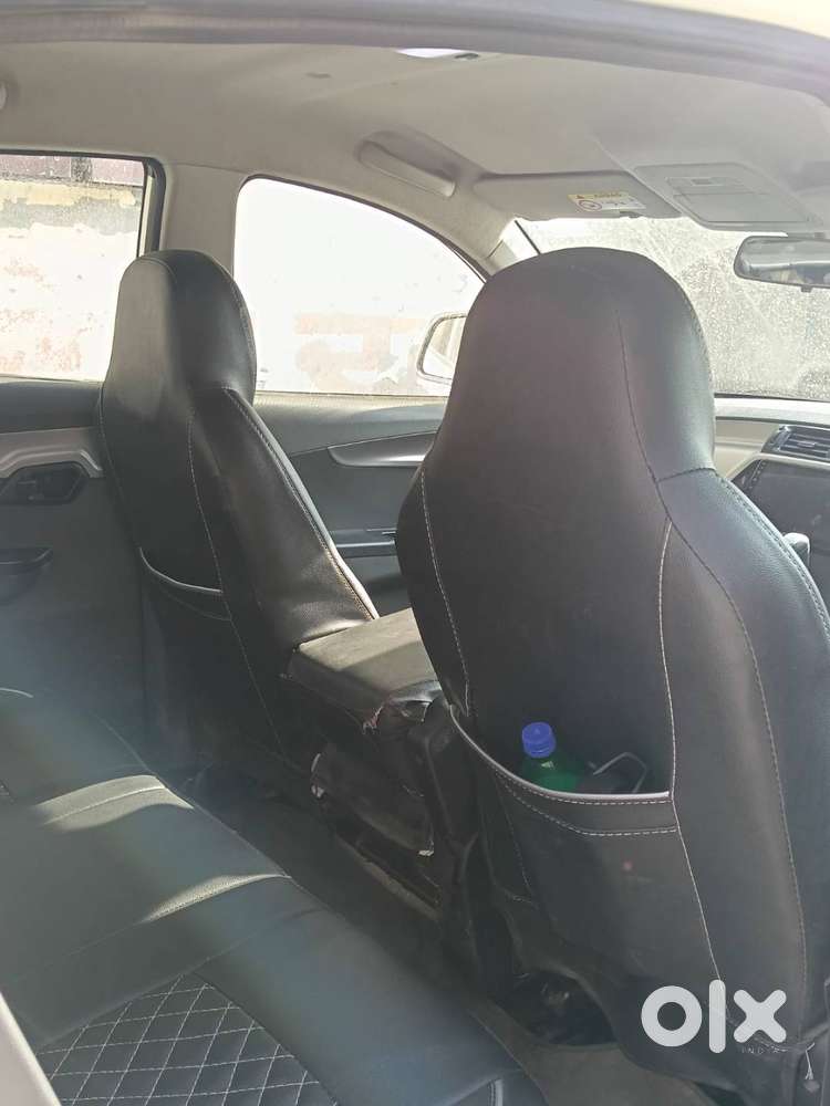 Mahindra Kuv 100 (2018)