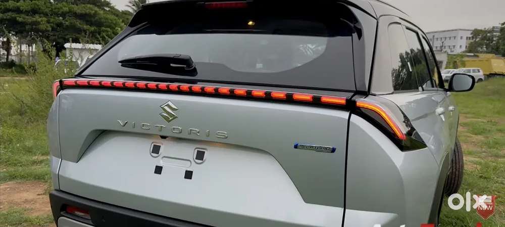 Maruti Suzuki Victoris Petrol 2025