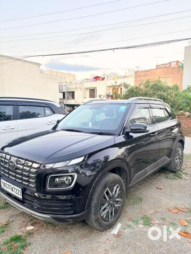 Hyundai Venue 2024 Petrol 17400 Km Driven