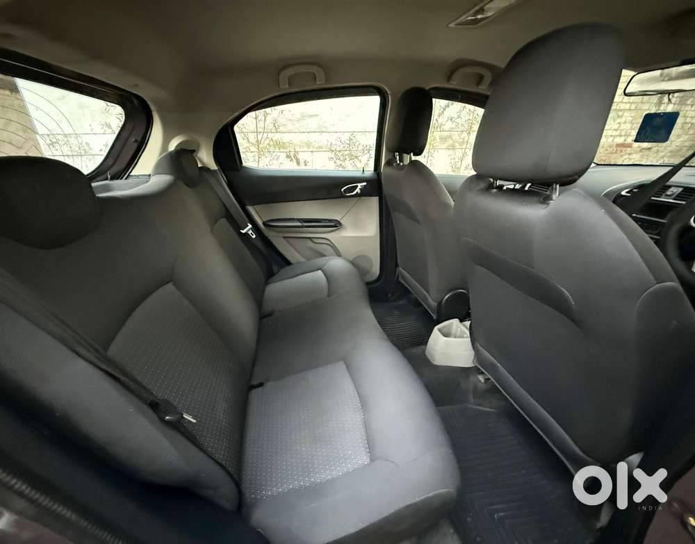 Tata Tiago, 2016, Petrol