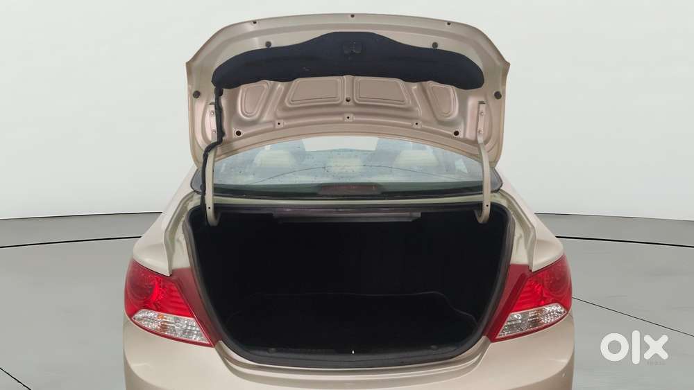 Hyundai Verna Fluidic 1.6 Vtvt Sx, 2012, Petrol