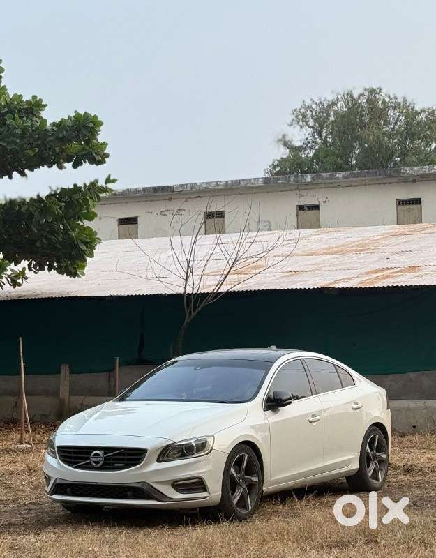 Mint Condition 2016 Volvo S60 D4 R-design (white) - Enthusiast Owned