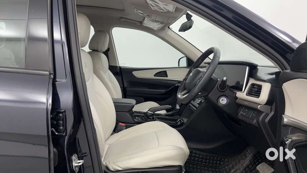 Mahindra Xuv700 2.2 Ax 5 Diesel At 7 Str, 2024, Diesel