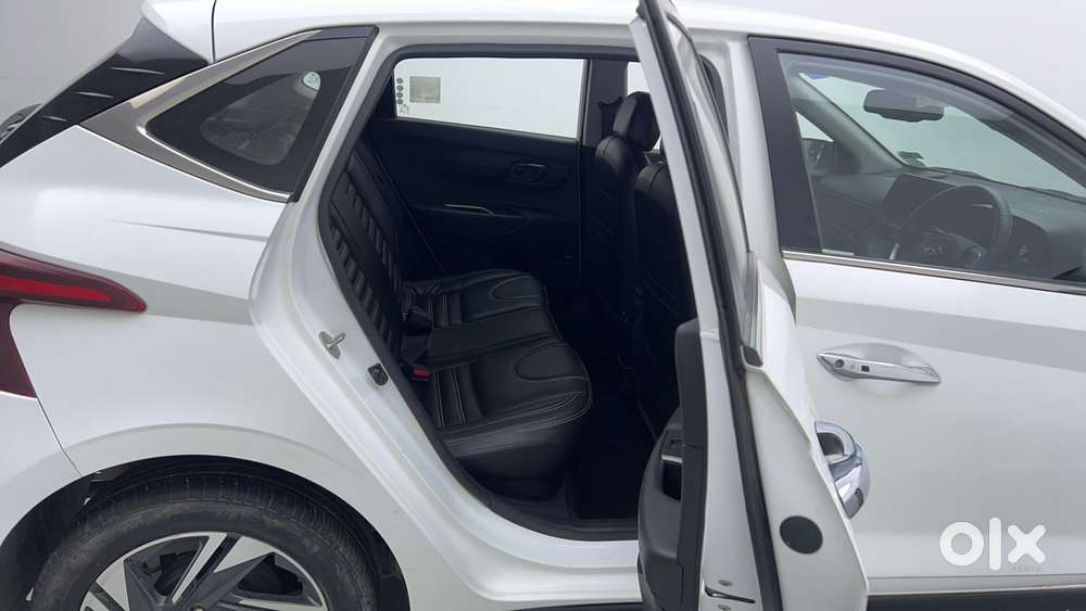 Hyundai I20 Asta (o) 1.2 Ivt Dual Tone, 2021, Petrol