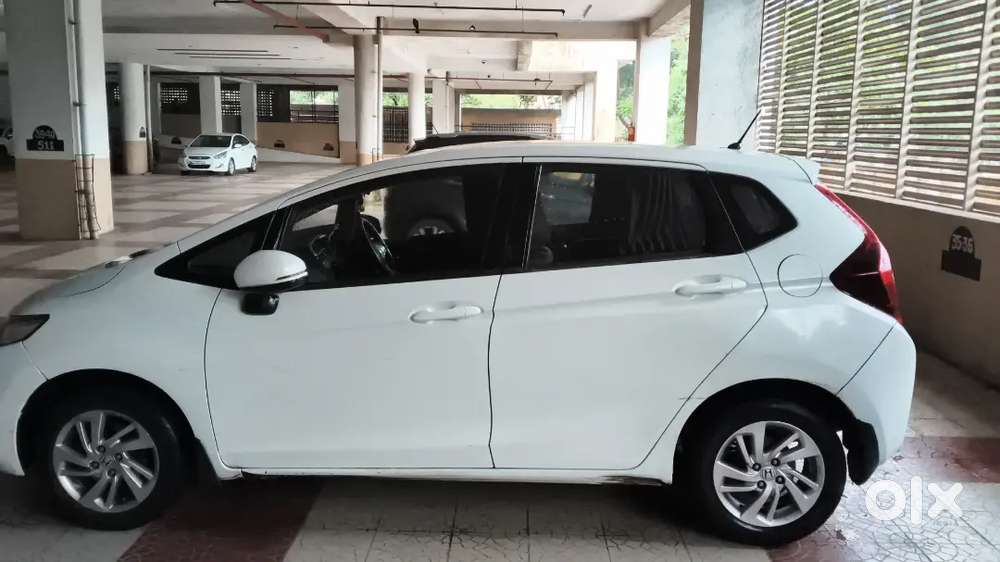 White Honda Jazz