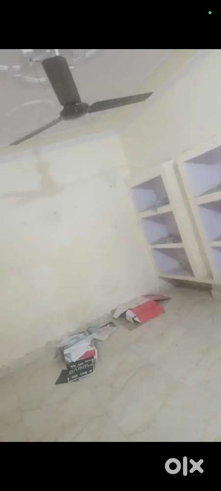 2BHK for students or short family