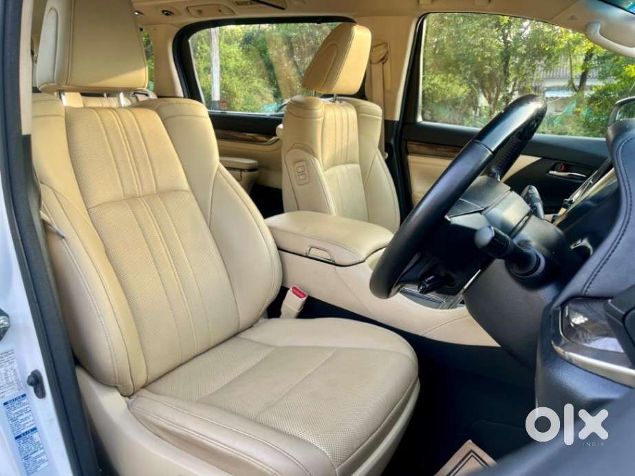 Toyota Vellfire 2.5 Executive Lounge, 2022, Petrol