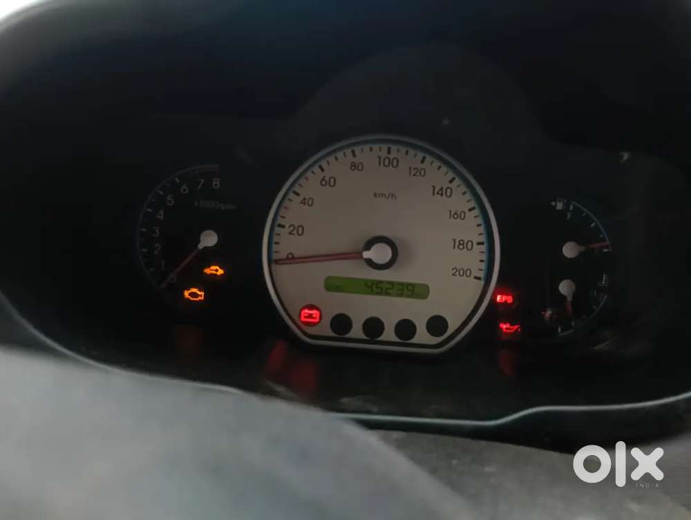 न्यू टायर न्यू बैटरी एलईडी है Ac चालू 2030  गुड कंडीशन कोई कमी नहीं