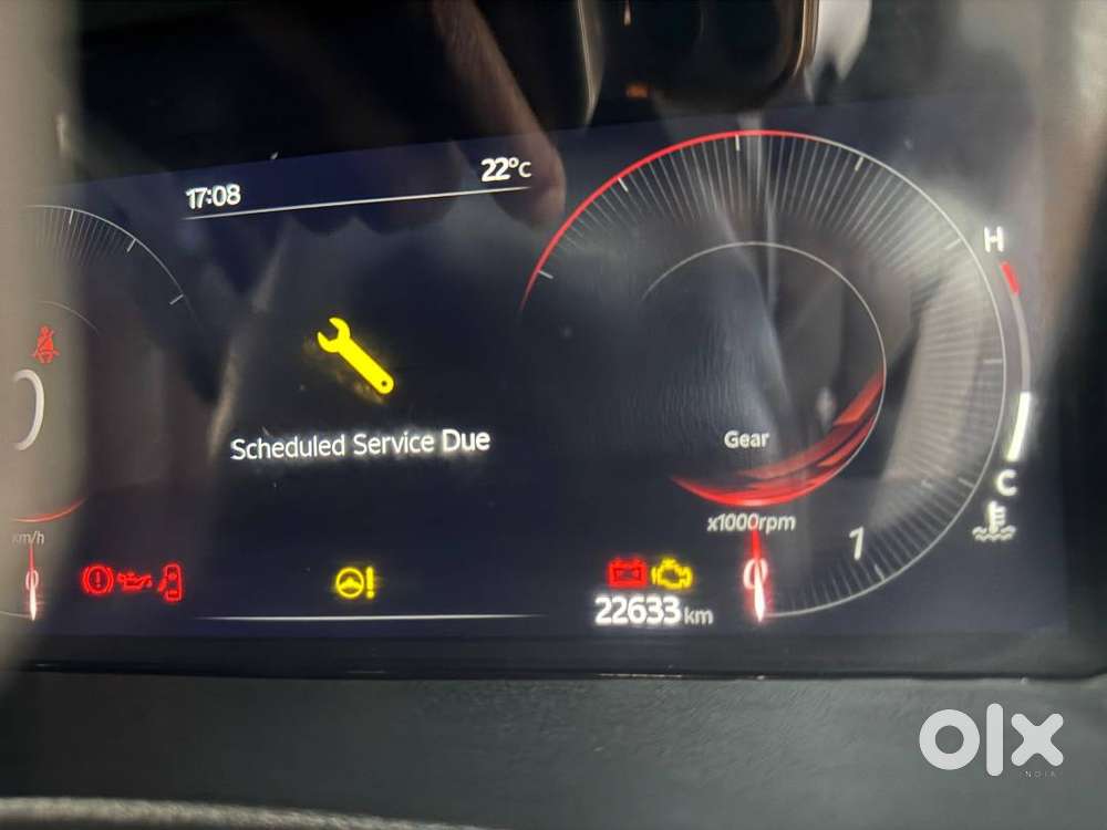 Mahindra Xuv 3xo 2025 Petrol Well Maintained